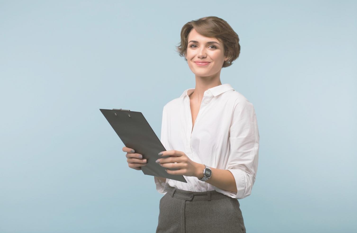 Participants travaillant sur des études de cas financiers