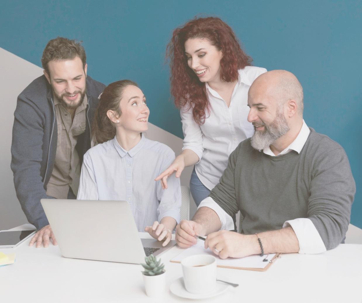 Bureau de planification financière avec documents et outils d'analyse